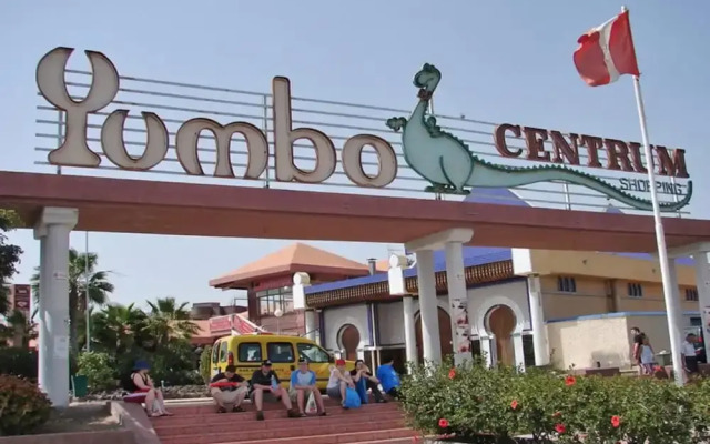 Renovated Apartment by the Beach and Yumbo Centre