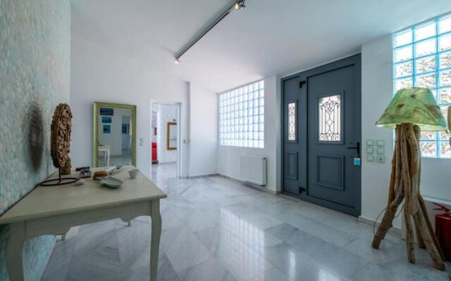 Icarus Luxury Beachfront Villa