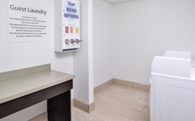 Holiday Inn Express & Suites Kansas City - Lee's Summit by IHG