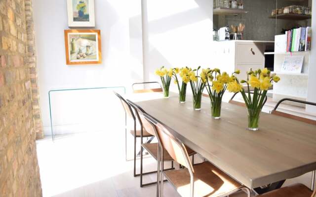 2 Bedroom Garden Flat By Kings Road