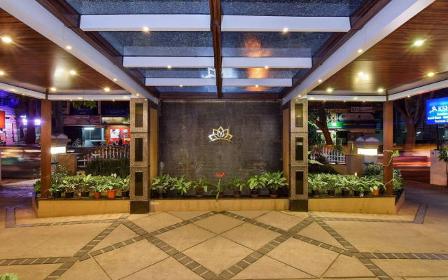 Akshaya Aura