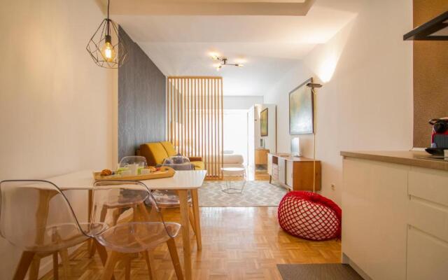 UD Apartments - Atocha Stylish with pool