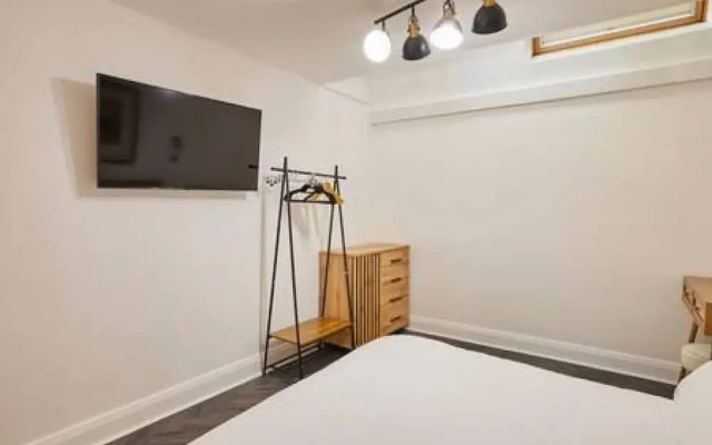 Host Stay Queen Square Hideaway