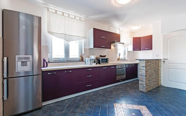 Stunning Home in Vodnjan With Wifi and 6 Bedrooms