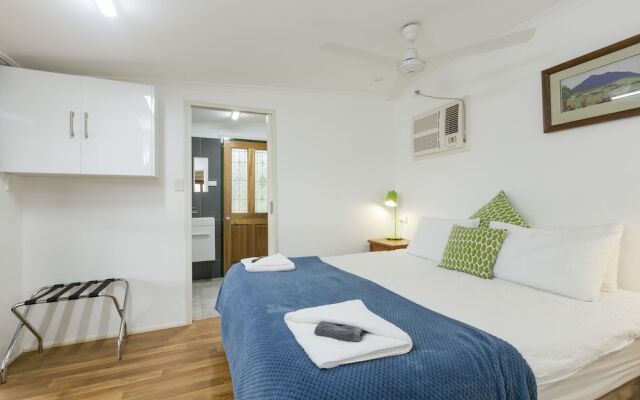 Mena Creek Flower House