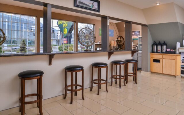 University Inn & Suites