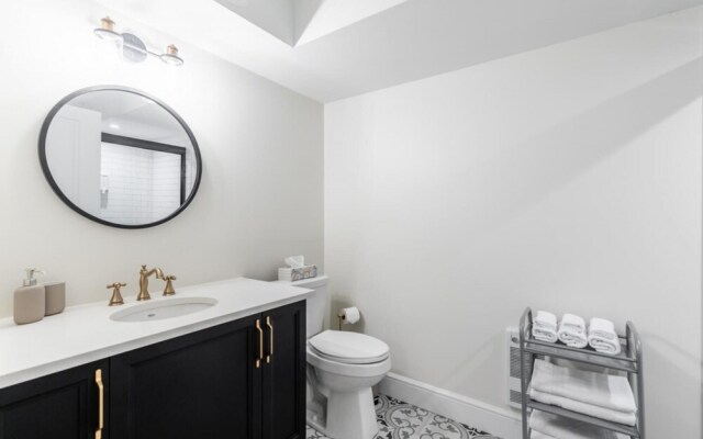Rideau Comfort 2BD 1BA Apartment Free Parking