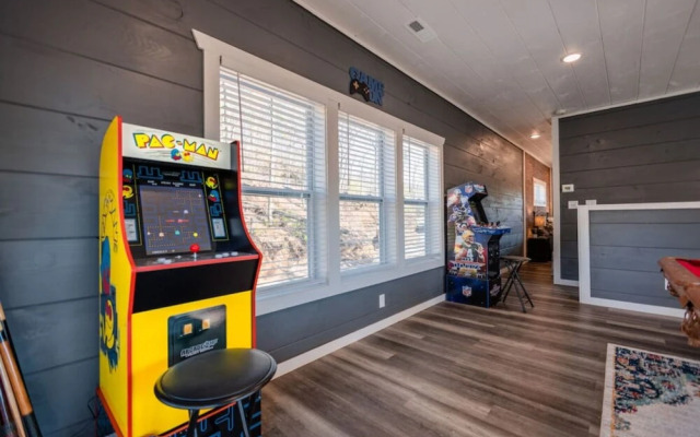 Romantic Cabin Retreat By Ghosal Luxury Lodging