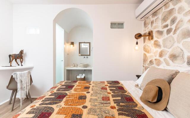 White Luxurious Apartment IΙI