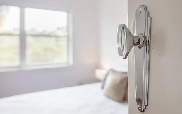 Art Deco 2-bed Close to City and Harbour
