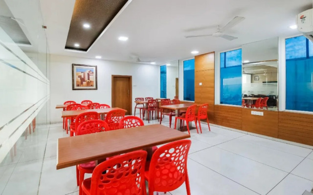 Hill View @ Kondapur by OYO Rooms