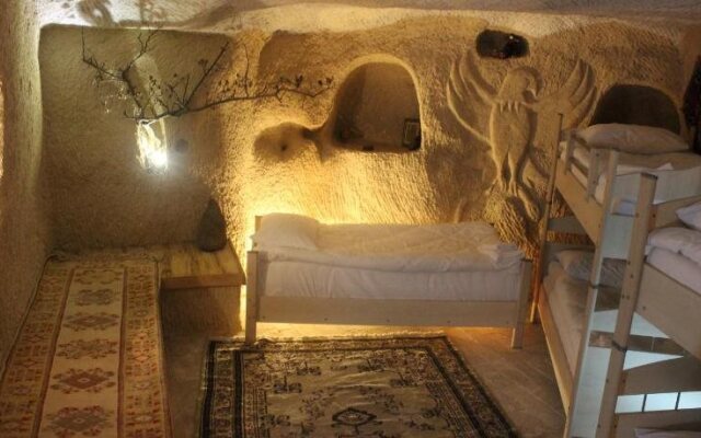 Stay In Peace Cave Hostel