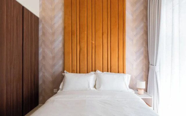 Keyrock Living - 1BR Lake View at Reva