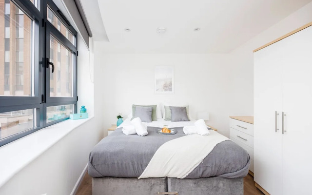 Modern 1 Bed Flat in Town Centre - Free Wifi