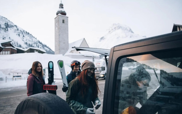 Burgi's - Adults only