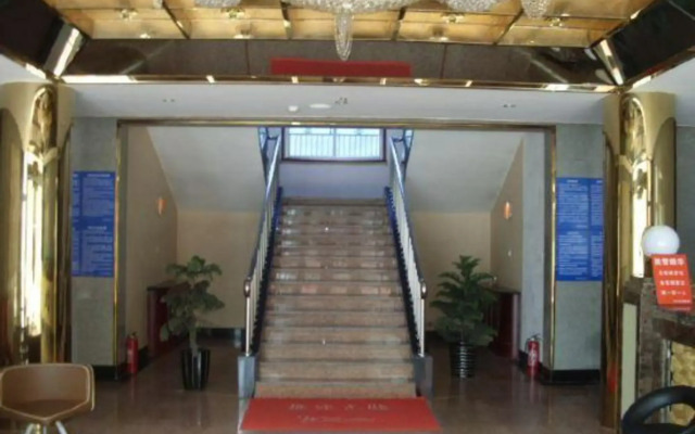 Qilu Business Hotel