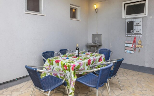 Stunning Apartment in Fazana With Wifi and 3 Bedrooms