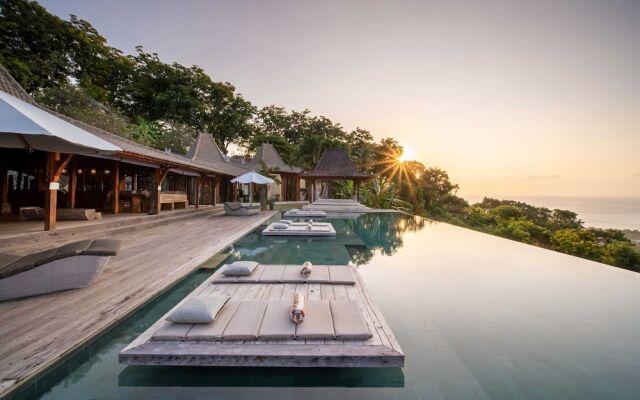 Palatial Wooden Villa, 4br, Lovina