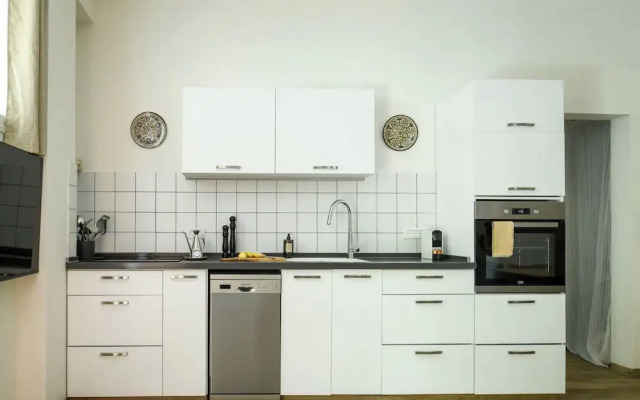 Simple Living in Tel Aviv by Sea N' Rent
