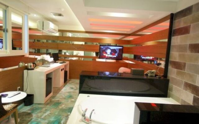 Lazzi Hotel