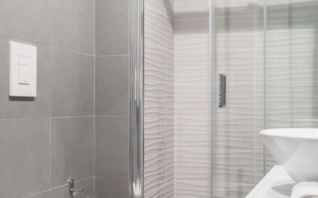 A World Aparts - The Artist's Suite