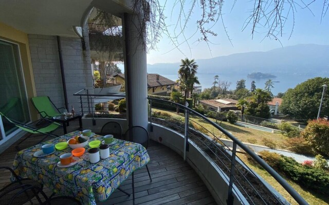 Emma Apartment With Terrace Lake View in Verbania