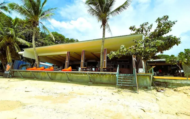 Rockstar Beach Apartments