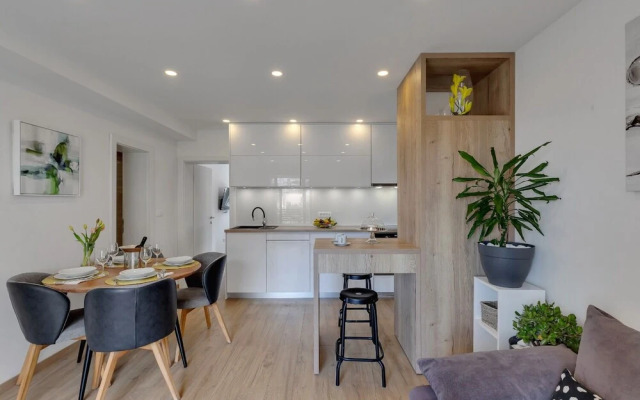 Lara - With Terrace - A2