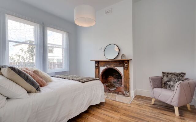 White Room Apartments