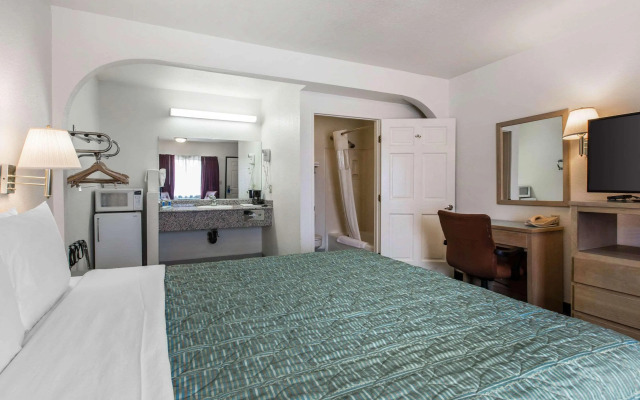 Rodeway Inn Beaumont 1-10
