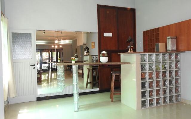 24 11 Petit Hotel