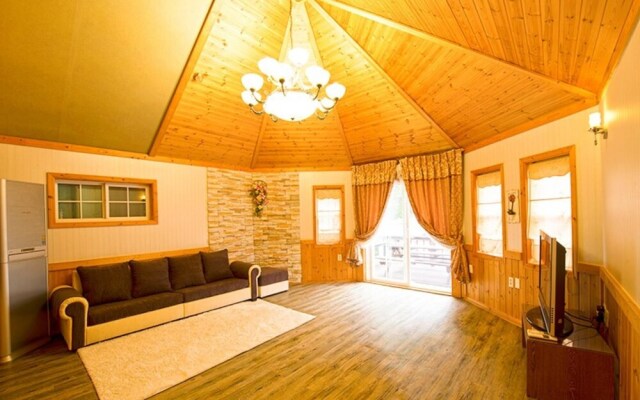 Gangneung Gyeongpo Awoolim Pension