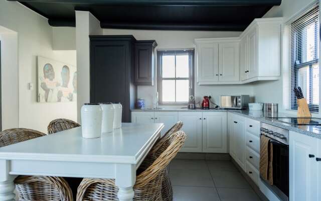 Abalone Hotel & Villas