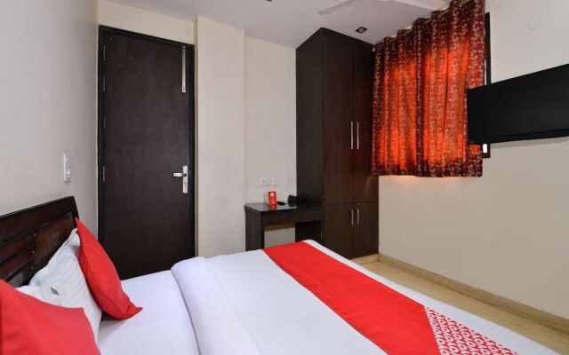 OYO 466 Hotel Lotus B&B