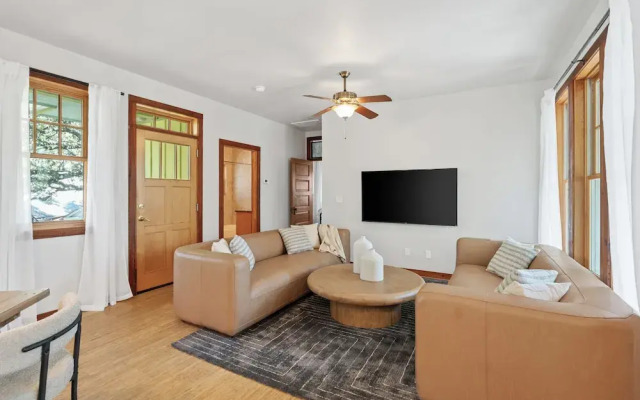 Urban Cowboy Villas - Heart of 704