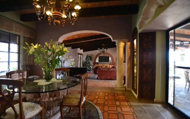 Casa Tres Leones