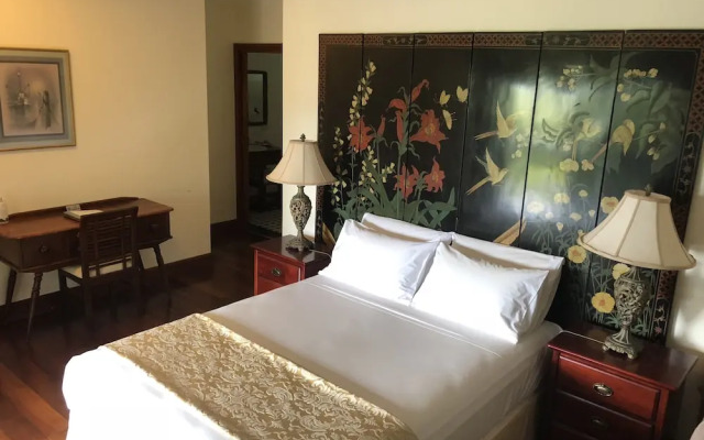 Daintree Manor Bed & Breakfast