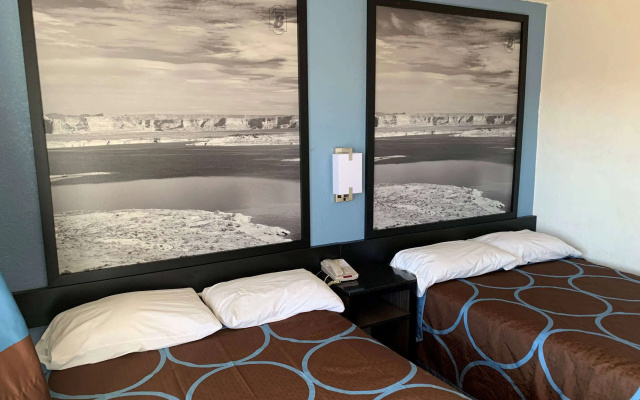 Super 8 by Wyndham Phoenix West