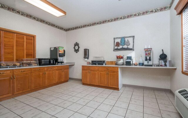 Travelodge & Suites by Wyndham Fargo/Moorhead