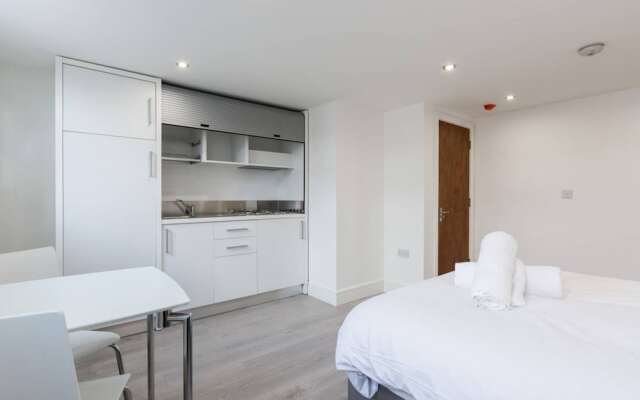 Modern Studio in Camberwell by Burgess Park