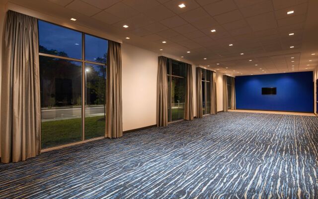 GLō Best Western Nashville Airport