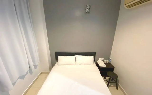 OYO 89715 CK Hotel 2