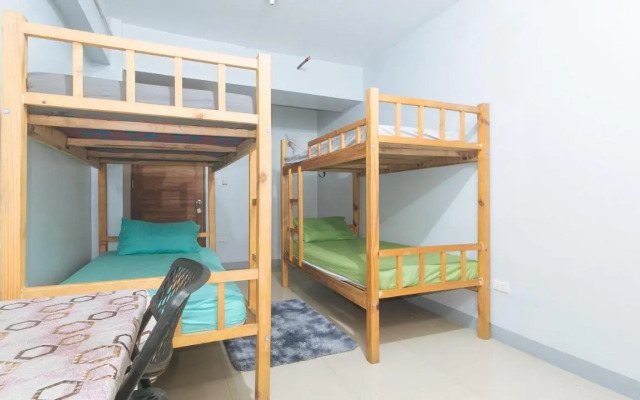 Budget Backpackers Transient House Near Naia by RedDoorz