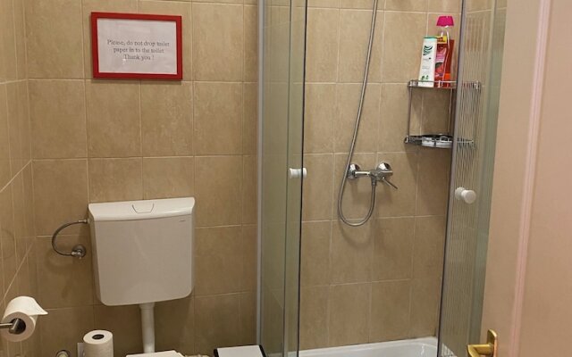 Budapest Promenade Cherry