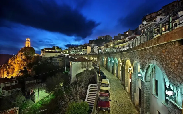 Mons Arachova