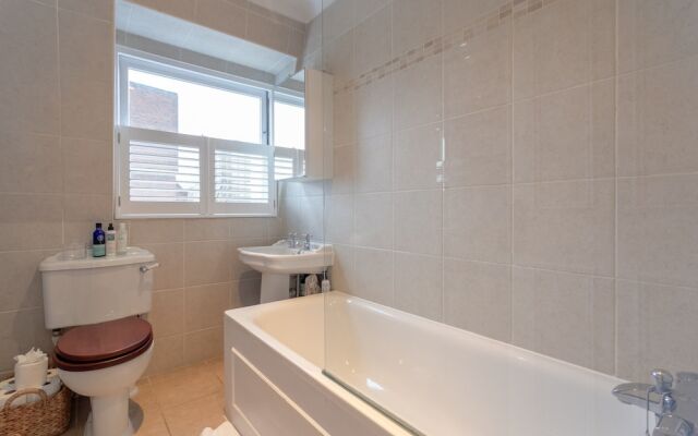 Stylish 1 Bedroom Penthouse Near Notting Hill