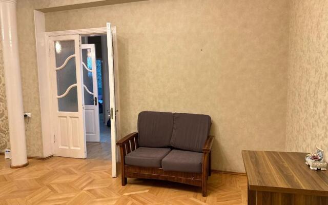 4 ROOM SUITE APARTMENT lN TBILISI CITY