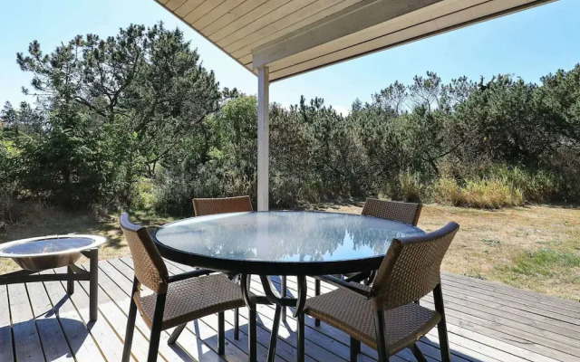 8 Person Holiday Home in Albaek-by Traum