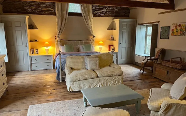 15th Century 6-bed Farmhouse, Sleeps 11, Pets Ok