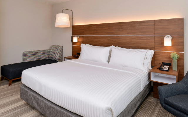 Holiday Inn Express & Suites Salem by IHG
